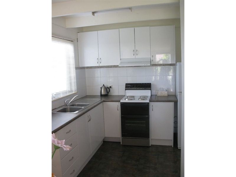 197 Sixth Avenue, Rosebud VIC 3939