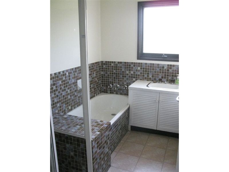 197 Sixth Avenue, Rosebud VIC 3939