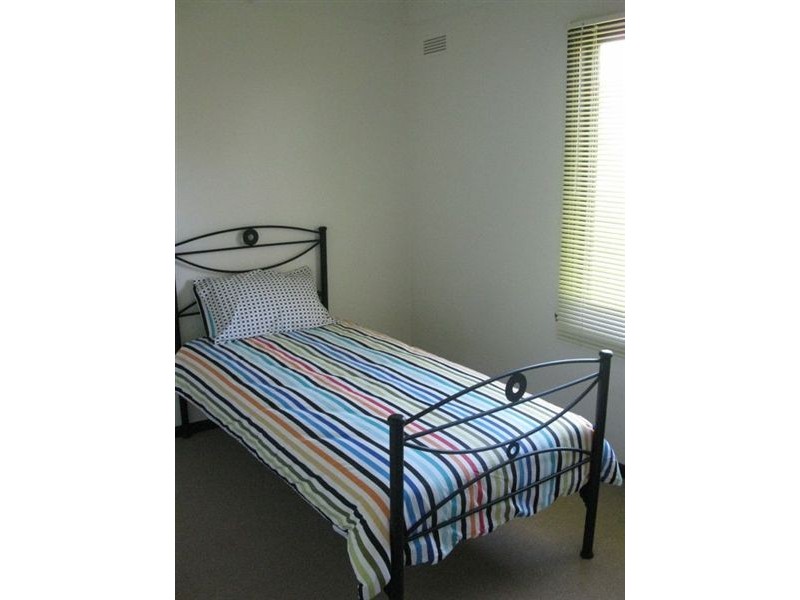 197 Sixth Avenue, Rosebud VIC 3939