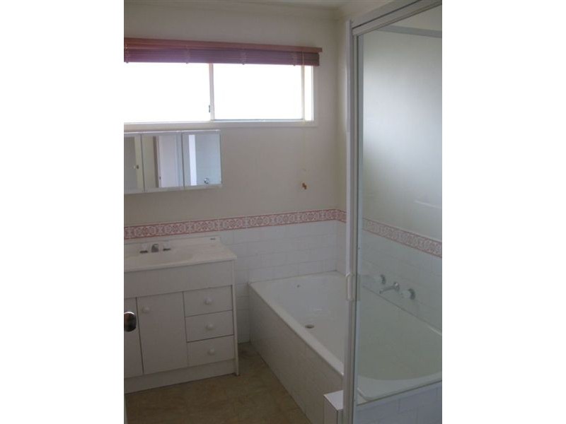 88 Leon Avenue, Rosebud VIC 3939