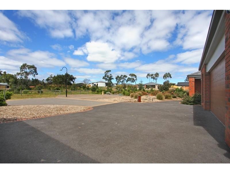 2 Parkedge Circuit, Rosebud VIC 3939
