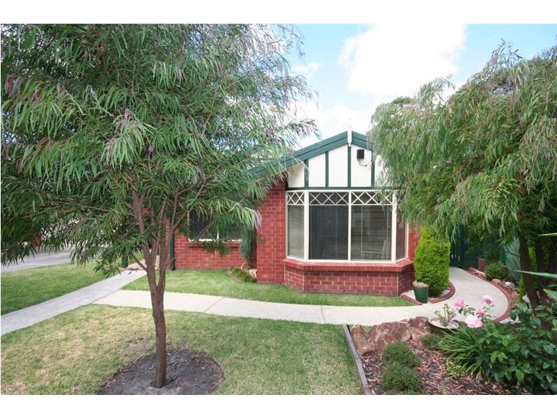 27 Clovelly Avenue, Rosebud VIC 3939