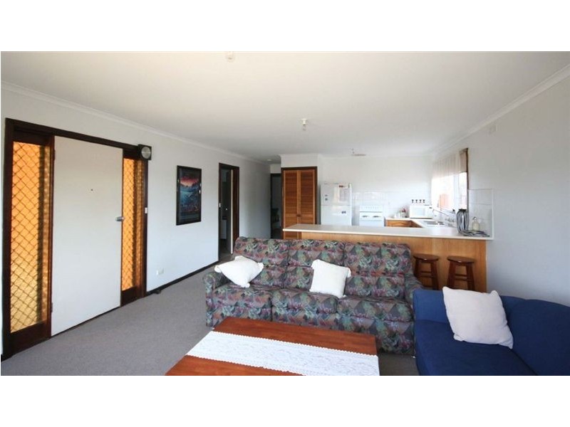 196 Ninth Avenue, Rosebud VIC 3939