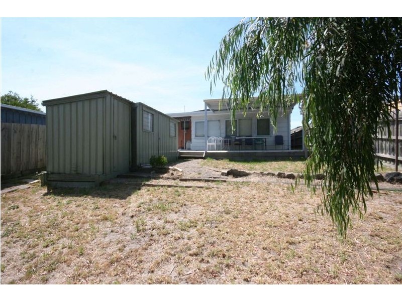 196 Ninth Avenue, Rosebud VIC 3939