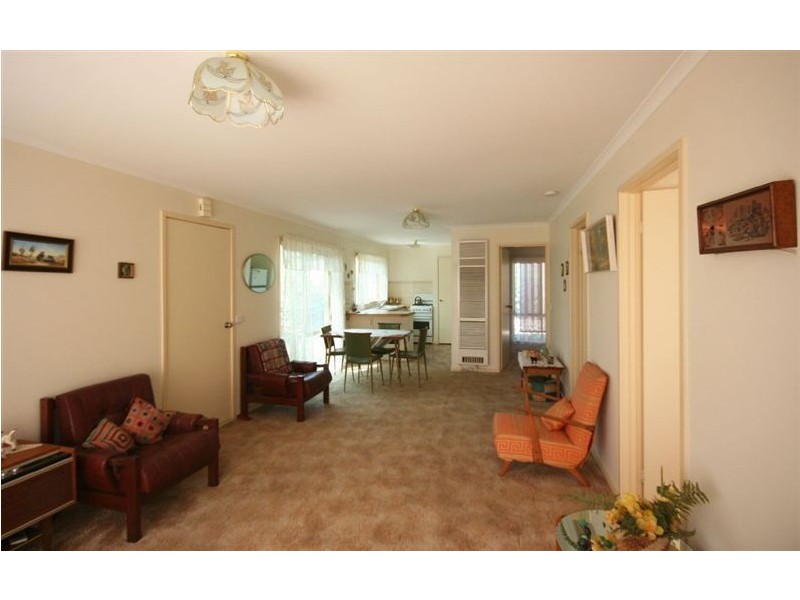 203 Ninth Avenue, Rosebud VIC 3939