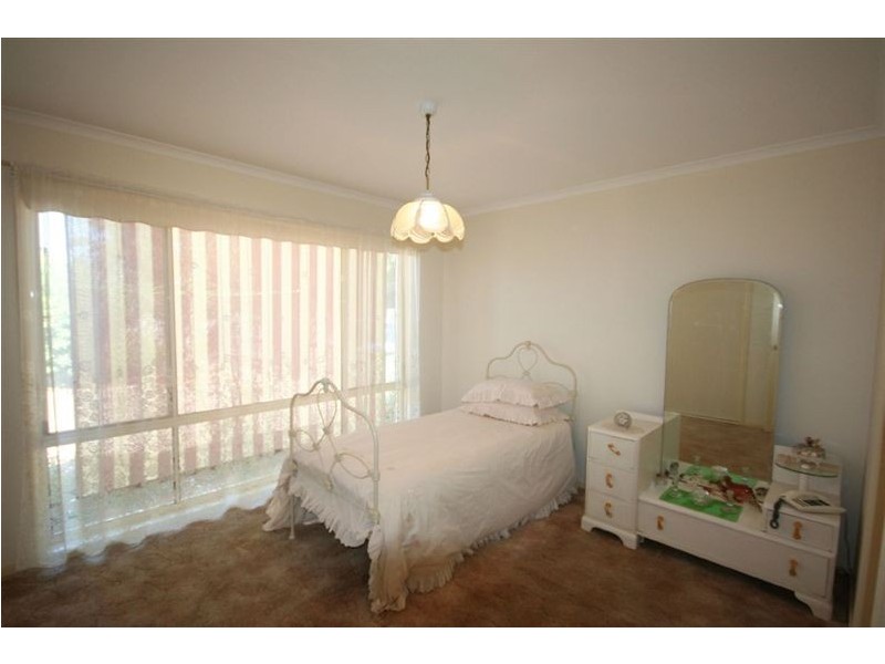 203 Ninth Avenue, Rosebud VIC 3939