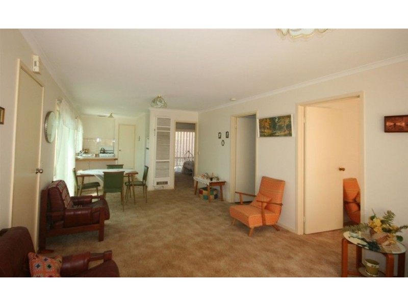 203 Ninth Avenue, Rosebud VIC 3939