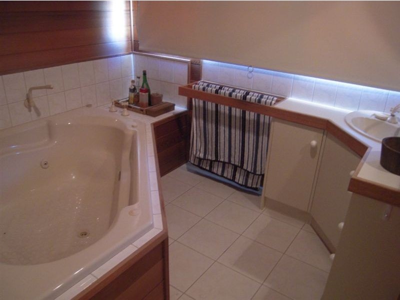 74 Elizabeth Drive, Rosebud VIC 3939