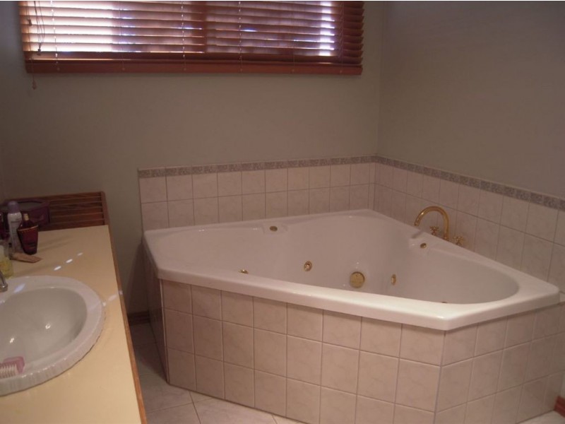 9 Fenton Avenue, Rosebud VIC 3939