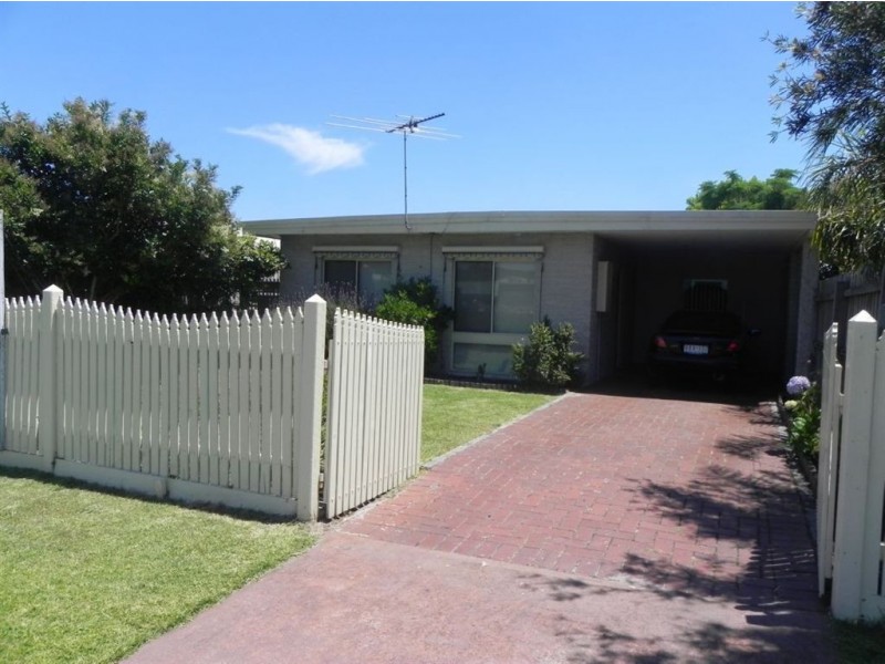 136 Second Avenue, Rosebud VIC 3939