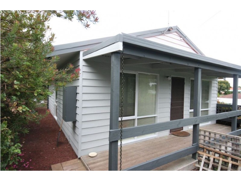 99 First Avenue, Rosebud VIC 3939