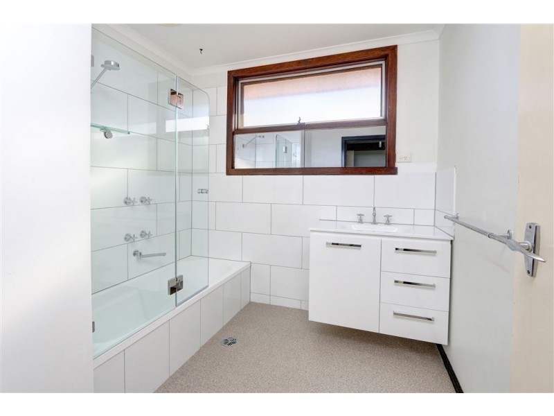 196 Ninth Avenue, Rosebud VIC 3939