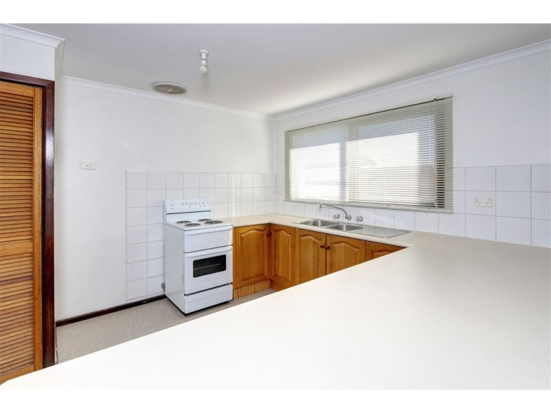 196 Ninth Avenue, Rosebud VIC 3939