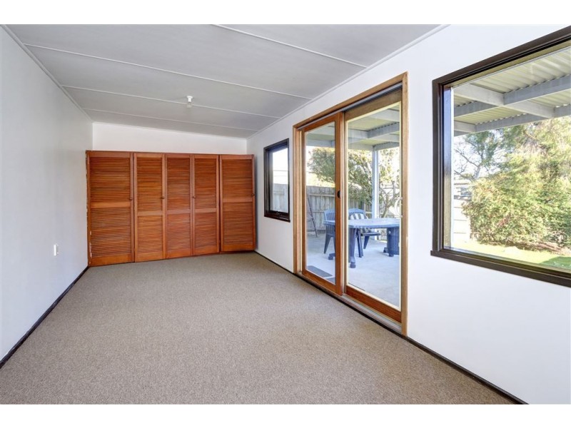 196 Ninth Avenue, Rosebud VIC 3939