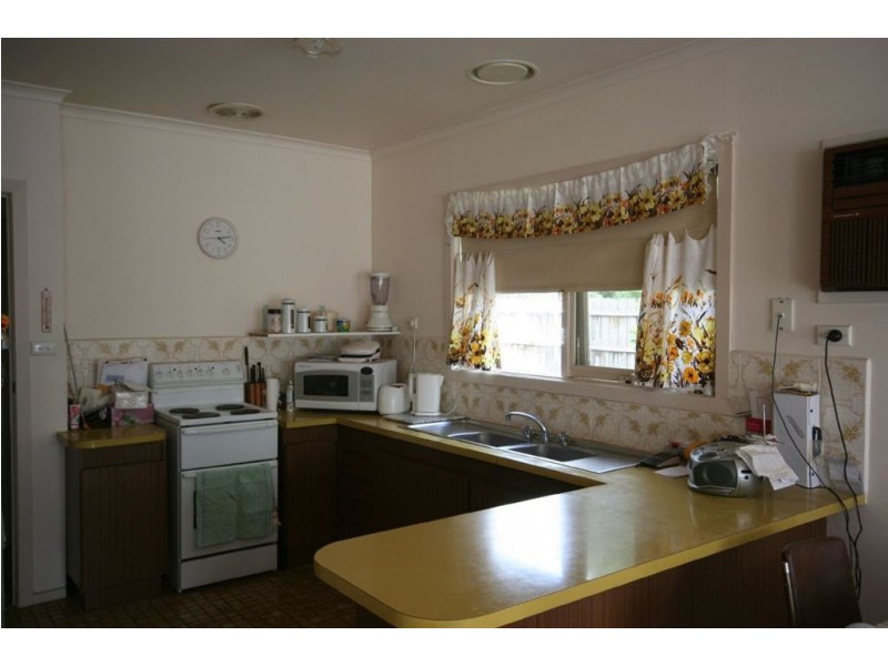 207 Eighth Avenue, Rosebud VIC 3939
