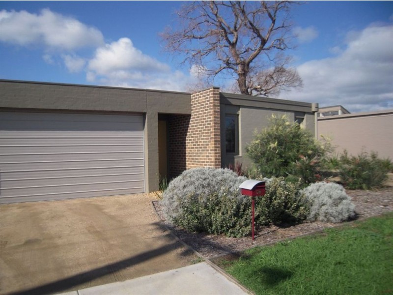 69 Potton Avenue, Rosebud VIC 3939