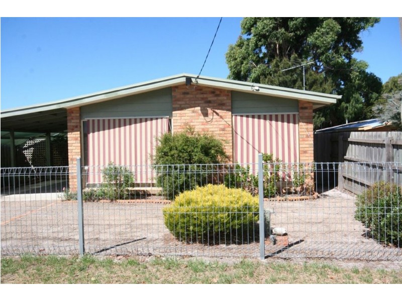 203 Ninth Avenue, Rosebud VIC 3939