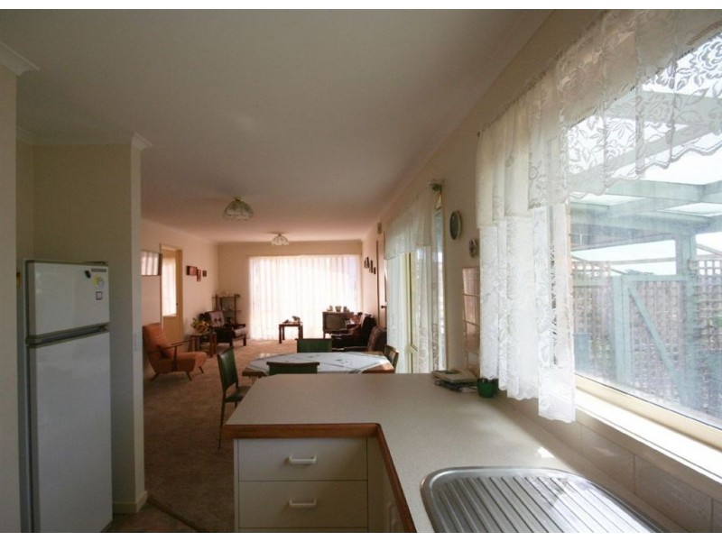 203 Ninth Avenue, Rosebud VIC 3939