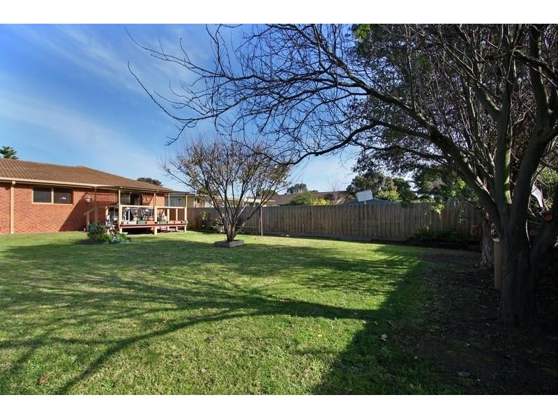 11 Knott Street, Safety Beach VIC 3936