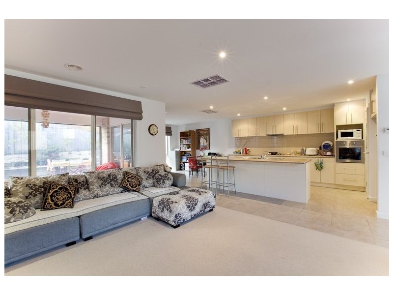 27 Fourth Avenue, Rosebud VIC 3939