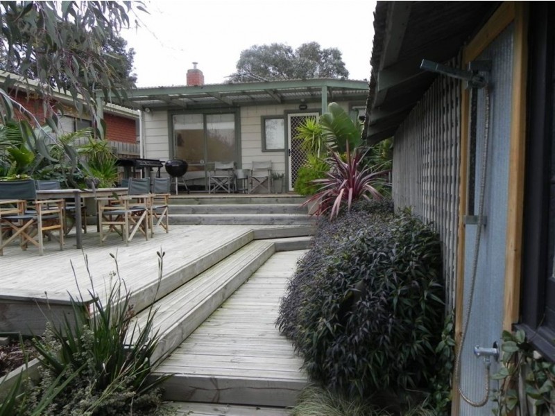 32 Seventh Avenue, Rosebud VIC 3939