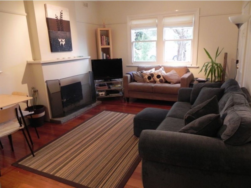 32 Seventh Avenue, Rosebud VIC 3939