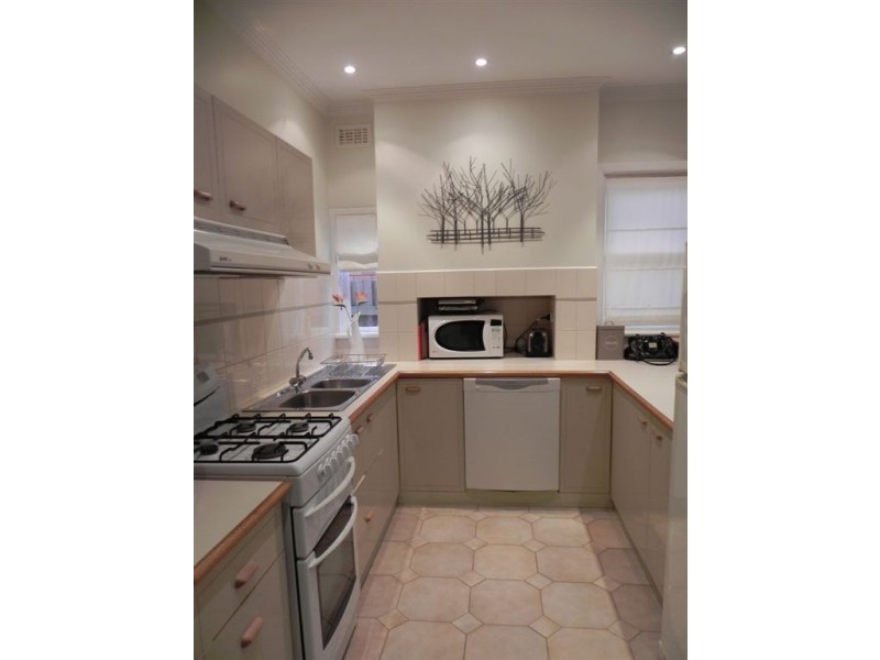 32 Seventh Avenue, Rosebud VIC 3939