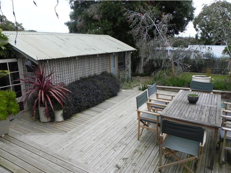 32 Seventh Avenue, Rosebud VIC 3939