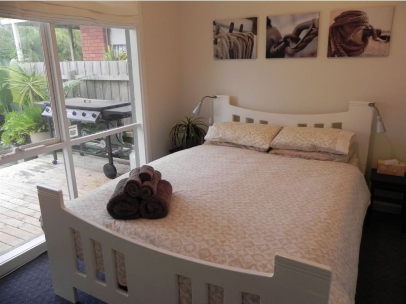 32 Seventh Avenue, Rosebud VIC 3939