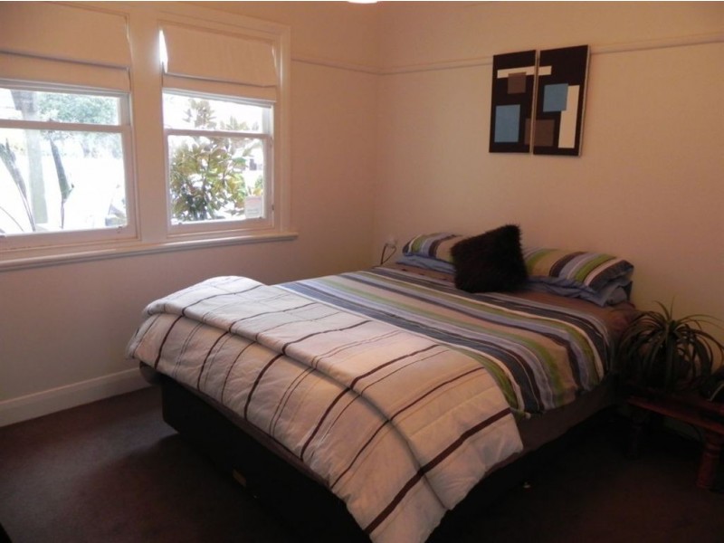 32 Seventh Avenue, Rosebud VIC 3939