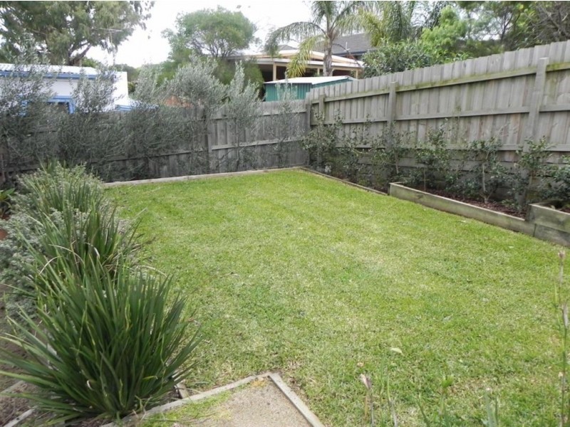 32 Seventh Avenue, Rosebud VIC 3939