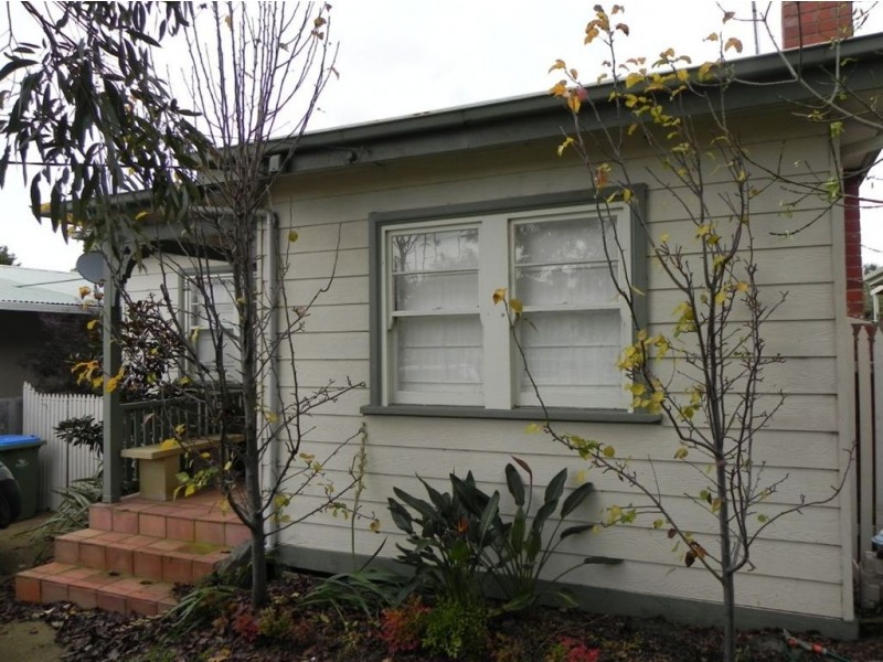 32 Seventh Avenue, Rosebud VIC 3939