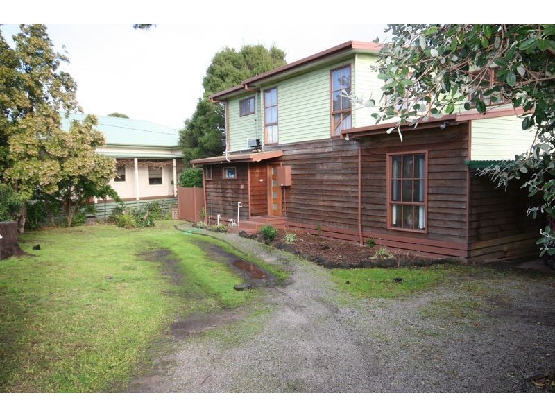 8 Hillman Avenue, Mccrae VIC 3938