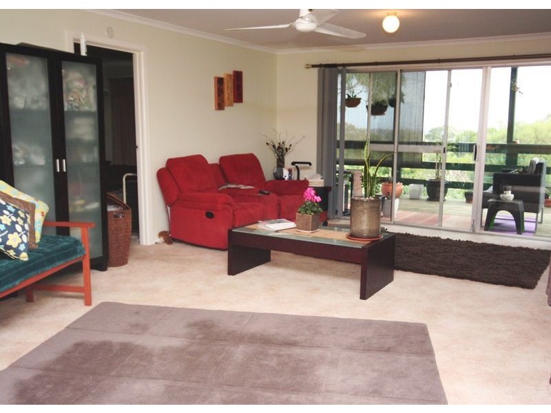 8 Hillman Avenue, Mccrae VIC 3938