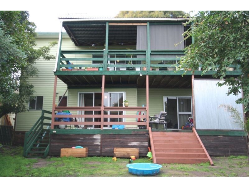 8 Hillman Avenue, Mccrae VIC 3938