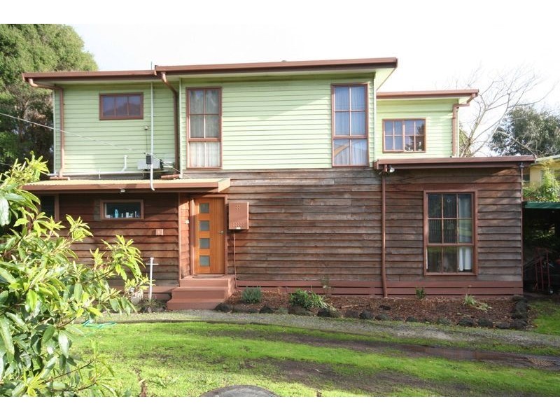 8 Hillman Avenue, Mccrae VIC 3938