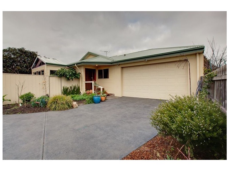 2/7 Coorabong Avenue, Rosebud VIC 3939
