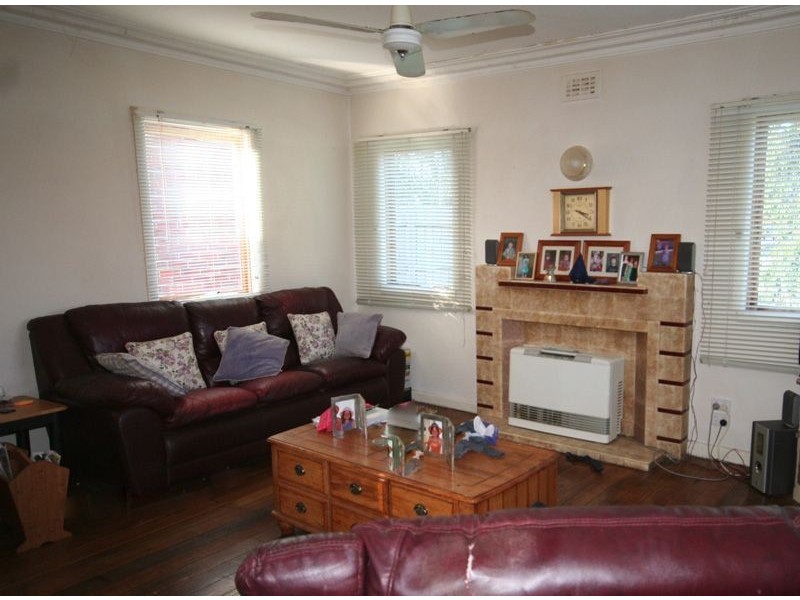 24 Thomas Street, Rosebud VIC 3939