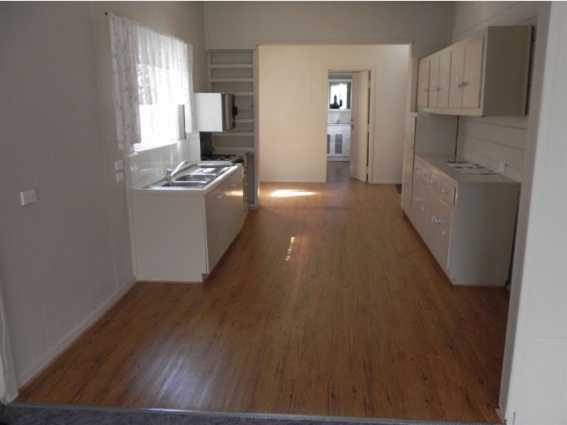 29 Sixth Avenue, Rosebud VIC 3939