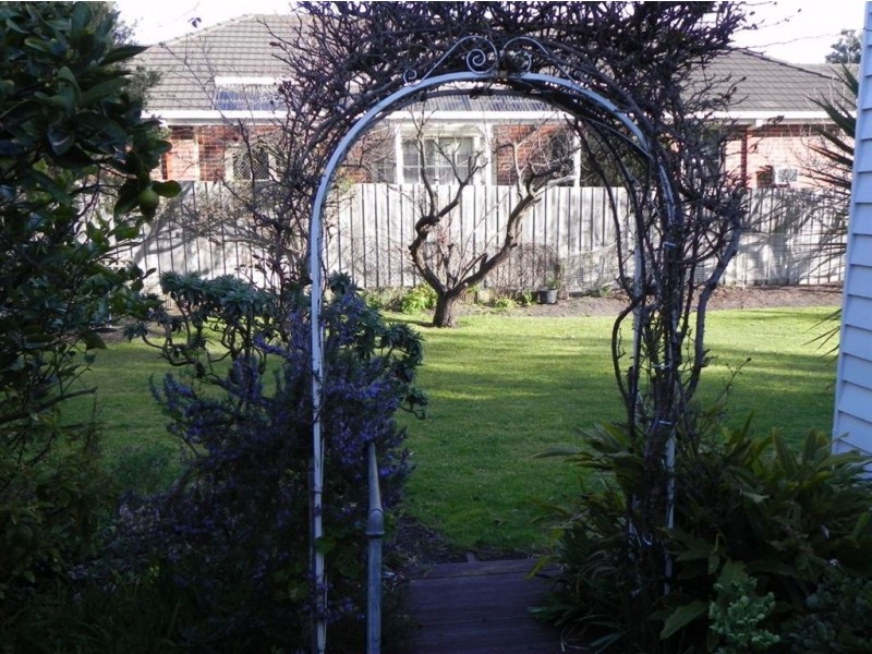 29 Sixth Avenue, Rosebud VIC 3939