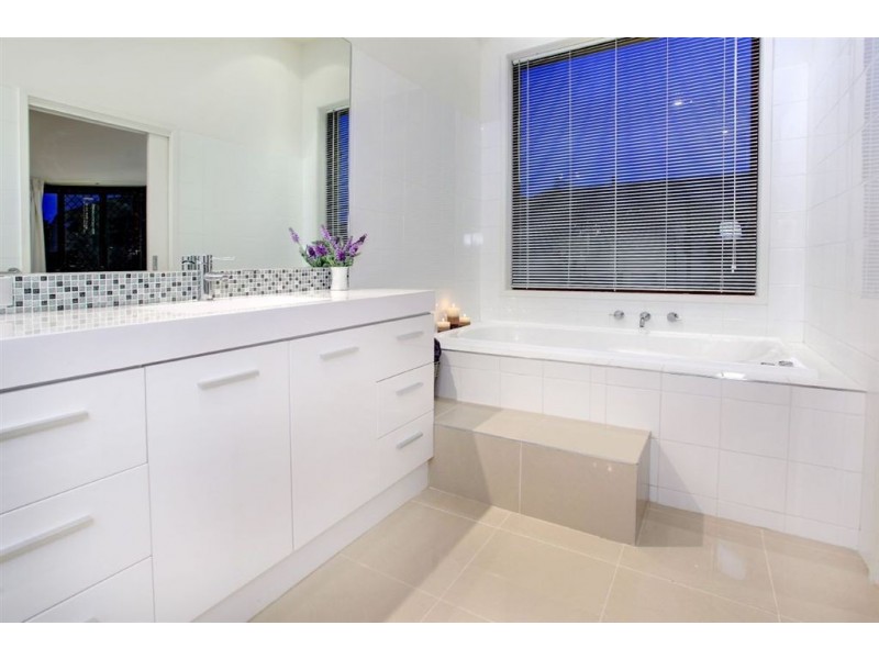 393 Eastbourne Road, Rosebud West VIC 3940