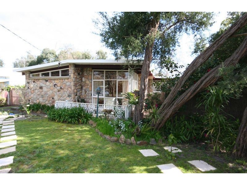 6 Potton Avenue, Rosebud VIC 3939