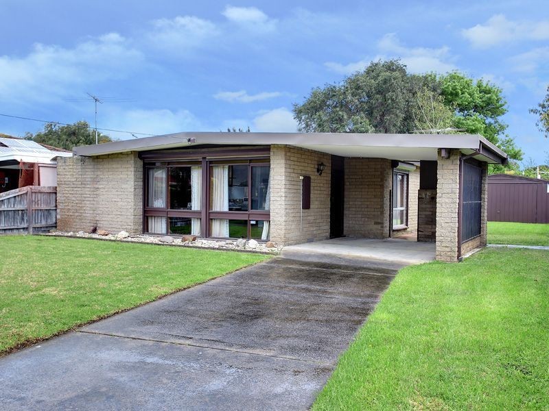 8 Rae Street, Rosebud West VIC 3940