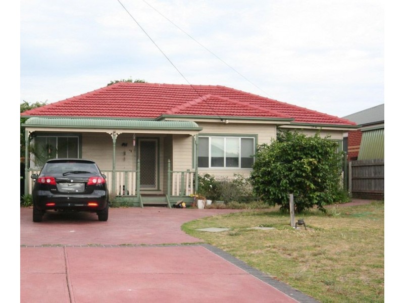 8 Ocean Street, Rosebud VIC 3939