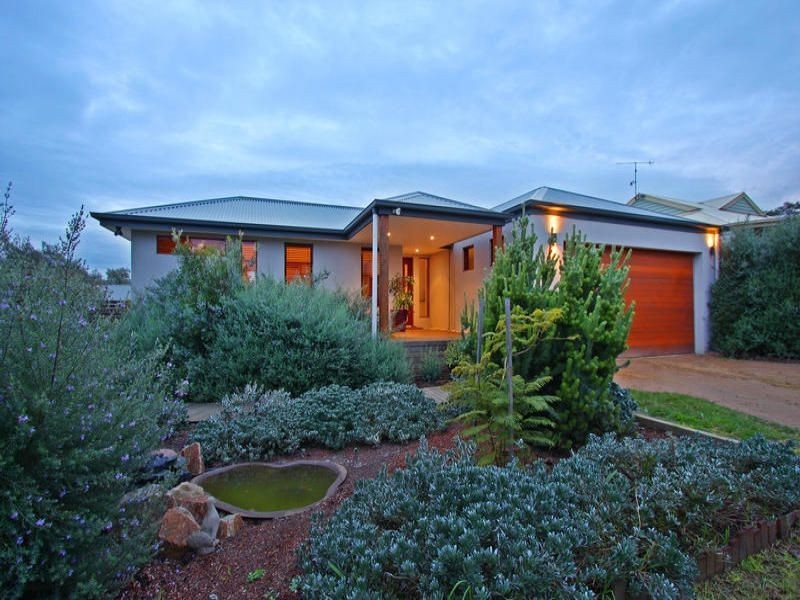 48 Warrain Avenue, Rosebud VIC 3939