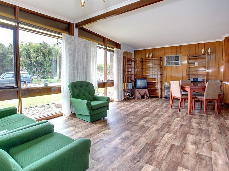 8 Rae Street, Rosebud VIC 3939