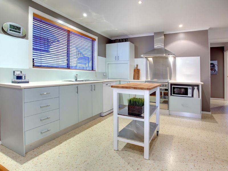 37 Seventh Avenue, Rosebud VIC 3939