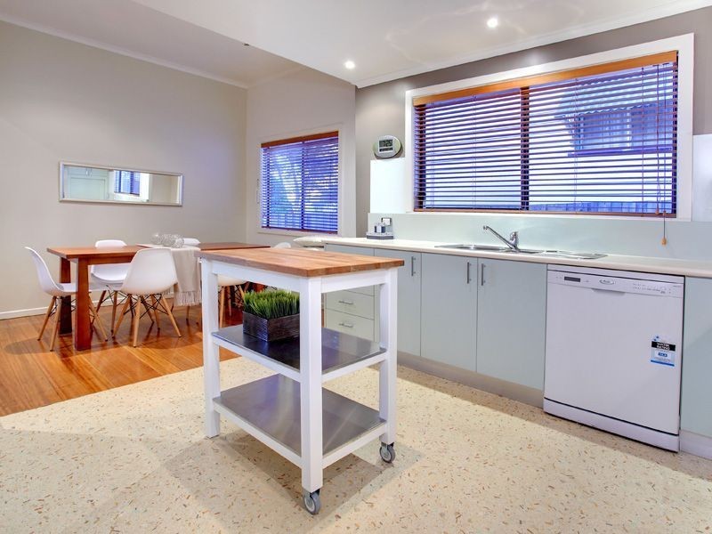 37 Seventh Avenue, Rosebud VIC 3939