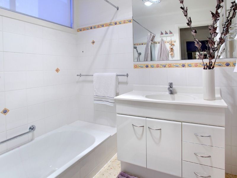 37 Seventh Avenue, Rosebud VIC 3939