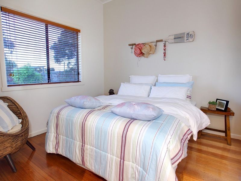 37 Seventh Avenue, Rosebud VIC 3939